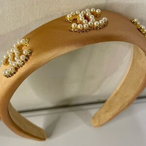 Elegant Pearl Embellished Headband